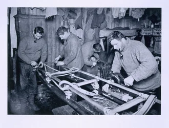 Vorbereitung der Schlitten für die Winterreise, Forde, Lashly und Evans, aus 
